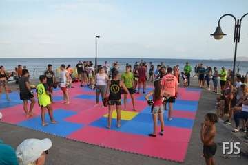 Exhibición del Club Kick Boxing en el muelle de Melenara (Foto Francisco Javier Santana)